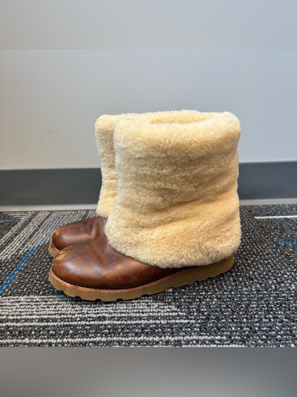 Ugg Maylin 1001761 Brown leather shearling boots 7